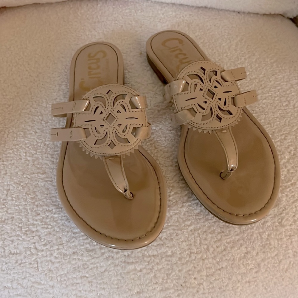 Like new tan sandals